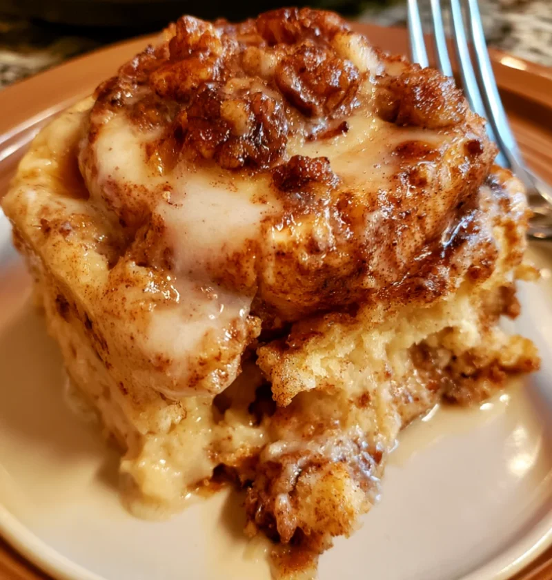 Easy Crockpot Cinnamon Roll Casserole